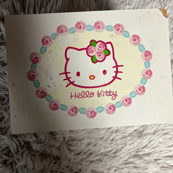 hello kitty box! - Picture 5 of 7